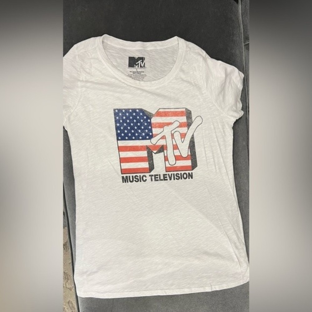 MTV Graphic Tee Shirt American Flag MTV Logo Short Sleeve shirt